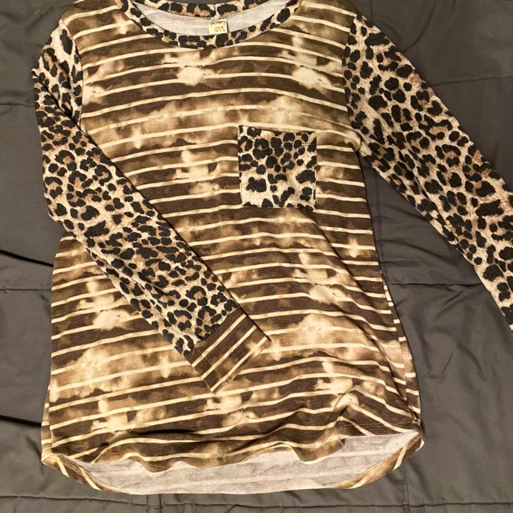 7th Ray womens shirt size large cheetah print